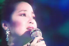 1980年邓丽君演唱会，一曲《漫漫人生路》征服台下观众，天籁之音视频封面