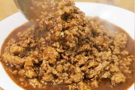 炸酱面好吃关键在于炒炸酱，大厨教你配方和做法，酱香浓郁不油腻视频封面