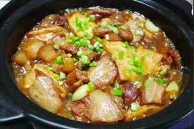 五花肉豆腐煲这样做才正宗，外香里嫩口口爆汁，比大鱼大肉还馋人视频封面