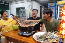今天做一道砂锅海鲜串串尝尝，电瓶哥一根接一根停不下来，吃嗨了视频封面