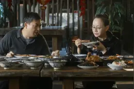 张益嘉出演《装台》，全是地道的陕西美食，隔着屏幕就饿了丨文报视频封面