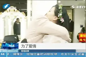 武警战士婚期临近，在婚纱店求婚，未婚妻乐开花！视频封面