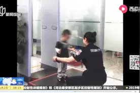 好消息！浦东机场试行儿童优先安检通道，可有2名大人陪同！视频封面