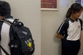 尴尬了！男孩放学跟妈妈一起回家，恰巧电梯里遇见同班女同学视频封面