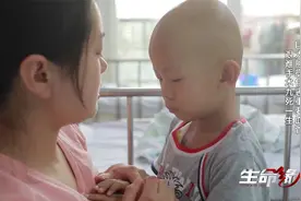 3岁男童患重病危在旦夕，妈妈努力在孩子面前保持笑容安慰儿子视频封面