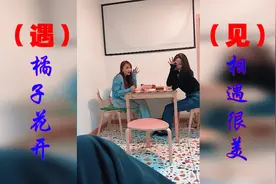 男友和闺蜜在停车场私会，还故意把口红蹭在男友衣服上，男友崩溃视频封面