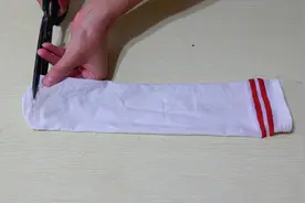 孩子长一点的袜子不穿了，可以试着这么改，简单又实用视频封面