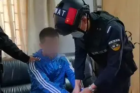实拍广东公安摧毁特大涉黑恶犯罪团伙 缴获枪支弹药搜出成摞现金视频封面
