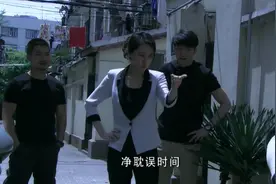 中国刑警803：犯罪嫌疑人见警察叫他，撒腿就跑，下场可想而知视频封面