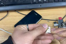 苹果4锁屏密码解锁，刷机后没有大卡激活，用胶带小卡激活方法视频封面