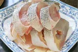 广东人做鱼确实有一套，天热多加一样食材，开胃又下饭，还没腥味视频封面