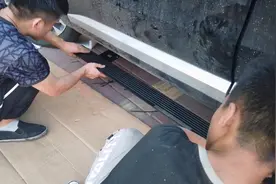 小伙花2000元给哈弗H6加装电动踏板，自动伸缩，家人上下车方便了视频封面