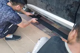 小伙花2000元给哈弗H6加装电动踏板，自动伸缩，家人上下车方便了视频封面