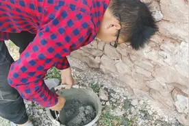 改造乡村别墅的第七天，一步一脚印，今天用沙和水泥加固外墙视频封面