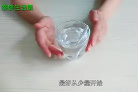 早餐前20分钟，往温水里加入一勺白醋和一物当饮料喝，减肥杠杠的视频封面