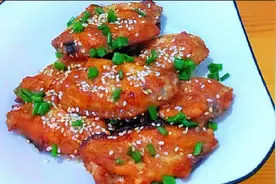 空气炸锅炸鸡翅，酥脆的外皮鲜嫩的鸡肉，加了一种调料口感棒棒哒视频封面