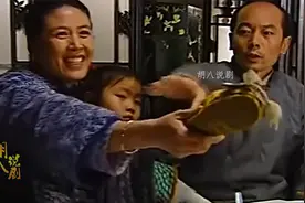第8集 | 农村媳妇不懂规矩，饭桌上脱鞋让人欣赏~视频封面