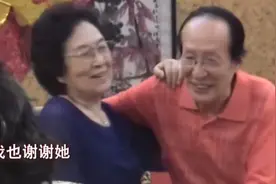 常宝华是个好丈夫，虽然结婚多年，但对妻子依旧疼爱有加视频封面