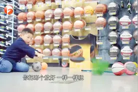 熊孩子一到商场就撒欢，商品被他弄一地，真是看不下去！视频封面