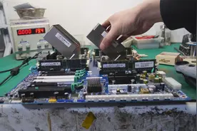 这主板居然可以安装2个CPU，这性能要起飞了吧视频封面