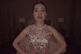女孩为了减肥，将卷尺勒在腰上，活生生将自己勒死，恐怖短片视频封面