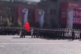 齐步高歌气势磅礴！中国人民解放军仪仗队红场唱响《强军战歌》视频封面