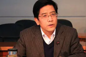 李生发被双开，纪委通报有一罕见不同：当官就为捞钱，政绩观错位视频封面