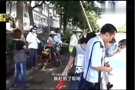 故事：河里漂浮红盆，老人察觉不对报警，打捞上来竟装着婴儿视频封面
