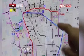 北京不愧是首都，同一条线路地铁都要分几波，人员饱和度太吓人！视频封面
