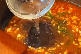 家常糖醋鱼，原来调出饭店里的糖醋汁这么简单，孩子自己能吃半条视频封面