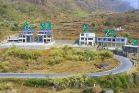 贵州山里一家5兄弟盖房同居公路边，5兄弟差距好大视频封面