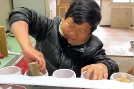 商贩上门推销净水器，大叔花2000多块钱买来一个，直呼上当了视频封面