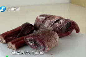 大爷路边买“大宝贝”，付钱时30元变2400元？不买还不让走视频封面
