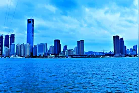 乘快艇实拍厦门风景，环游鼓浪屿，海上看厦门双子塔视频封面