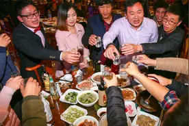 适度饮酒能保护健康？柳叶刀研究60万人，有了全新结论视频封面