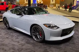 2023款日产Nissan Z亮相，看了惊艳外观给我一个不买的理由！视频封面