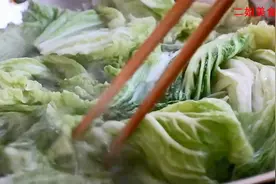 白菜焯水时，别着急直接下锅了，教您一招，白菜鲜嫩不变色视频封面