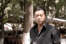 前妻挺着大肚坐自行车，富豪前夫见了一愣，心里防线崩塌视频封面
