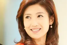 北京台“当家花旦”41岁中年生子，丈夫是熟悉的他，难怪不公开！视频封面