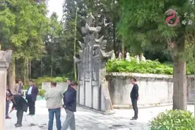 云南农村清明祭祖，祖坟依山而建像个小宫殿，真气派视频封面