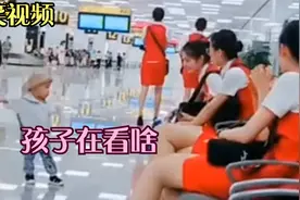 爆笑：小弟弟别看了，这样的美女你娶不起，你爸也娶不起视频封面