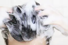 洗头之前加多这一步，7天不洗头，头发清爽不油腻，皮屑都没有