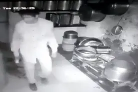 饿得受不了！印度五名盗贼闯入饭店自己做咖喱饭吃，还打包带走了视频封面