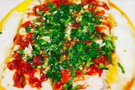 花2元钱买两盒豆腐做道过桥豆腐，做法简单、香溢满口，一学就会