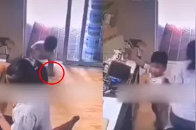 男孩抓老鼠送妈妈，直接把妈妈吓跑：你先玩我走了视频封面