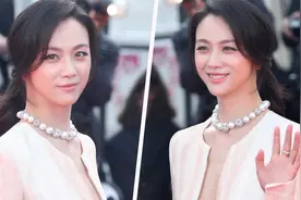 汤唯亮相戛纳红毯！深V高定气质优雅惊艳四座， 大秀英文自信从容视频封面