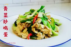 大家吃过青菜炒鸡蛋吗？做法简单，经济又实惠，一大盘没够吃视频封面