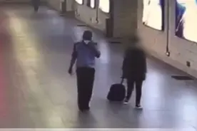 石家庄：13岁少女深夜离家见网友 铁警及时阻拦护平安视频封面