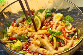 柠檬鸡爪的家常做法，做熟后酸辣脆爽回味无穷，味道比饭店还好吃视频封面