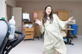临产孕妇忍痛跳舞促进胎头下降，做妈妈真的是太辛苦太不容易了！视频封面